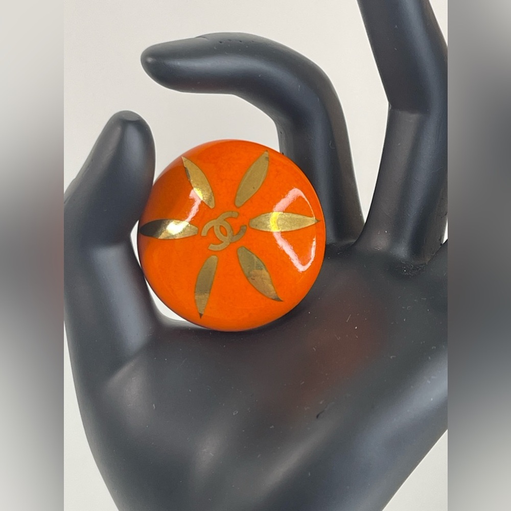CHANEL Paris CC 1997 Gold Plated Orange Ceramic Earrings - Picture 9 of 10